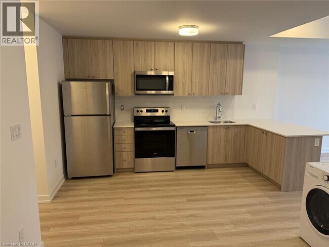 Building Photo - 25 Palace St