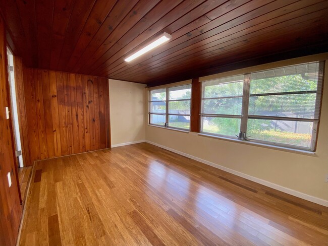 Foto del edificio - 1671 Dale Ave