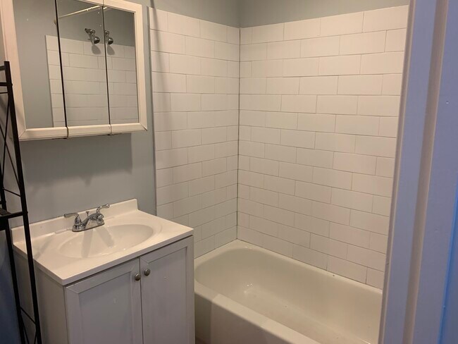Bathroom - 415 Mifflin St