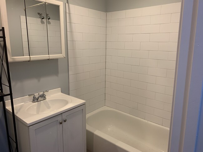 Bathroom - 415 Mifflin St