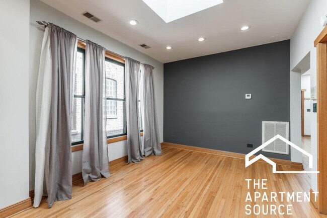 Foto del edificio - 2 bedroom in Chicago IL 60618