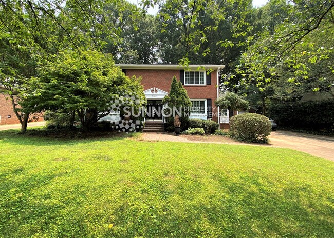 Building Photo - Charming 3 bed, 2.5 bath