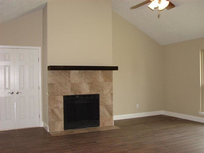 Foto del edificio - 211 Bragg Ct