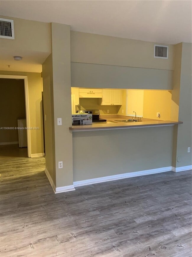 Foto del edificio - 6572 W Sample Rd