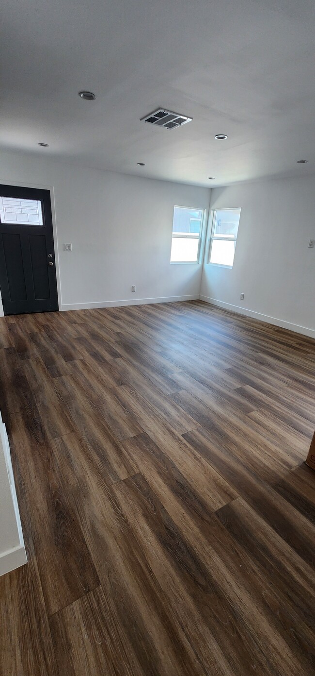 Building Photo - 2752 Thurman Ave