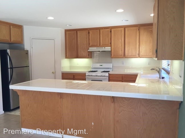 Building Photo - 4 br, 2.5 bath House - 1502 Rowan Glen