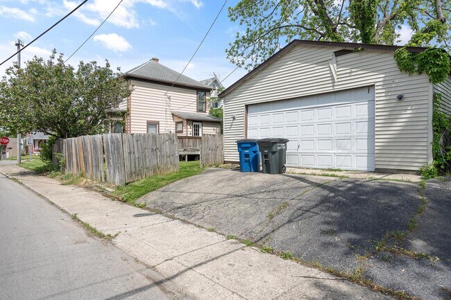 Foto del edificio - 1258 Phillips Ave