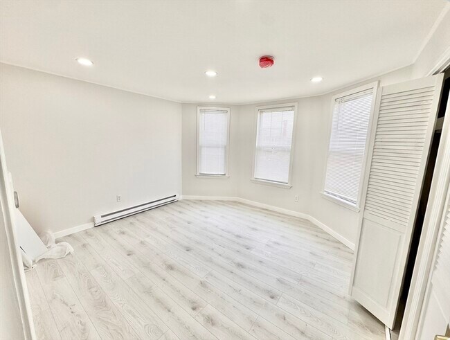 Foto del edificio - 739 Parker St