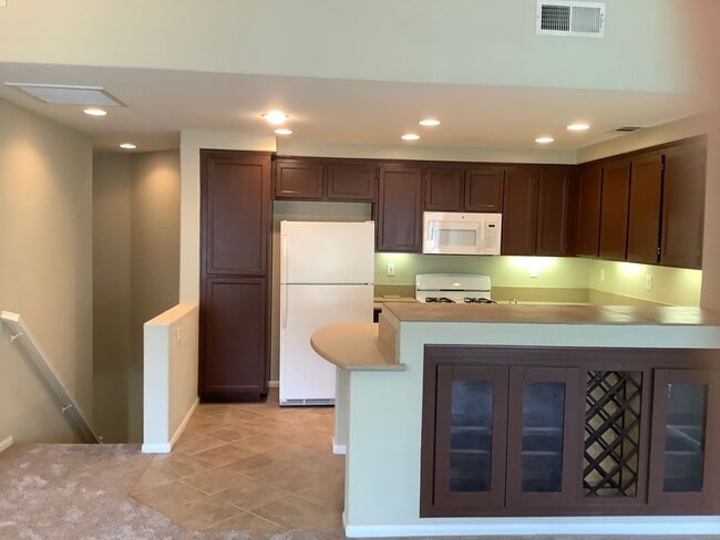 Foto del edificio - 2 Bedroom Townhome in the Canterra Community of Scripps Ranch