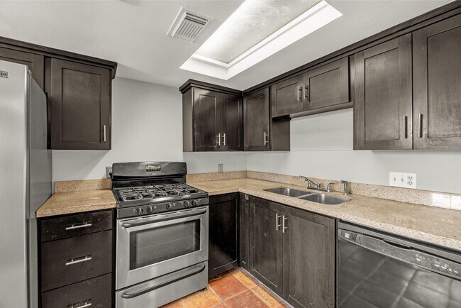 Foto del edificio - 2415 Columbia St