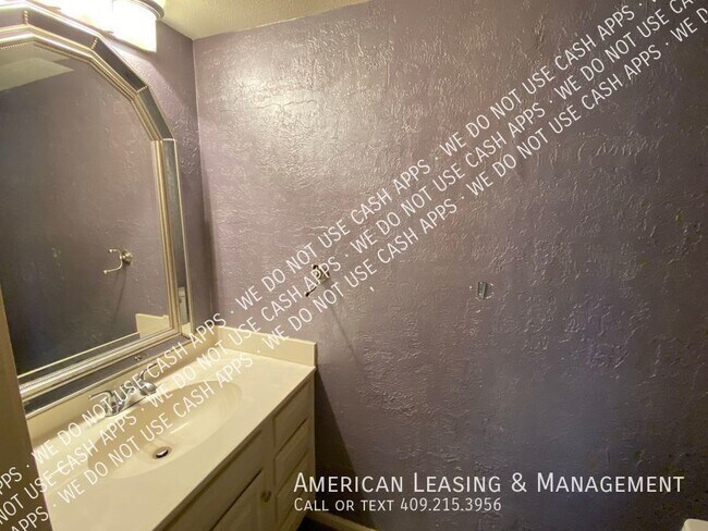 Building Photo - Great Townhome in Beaumont's West End!