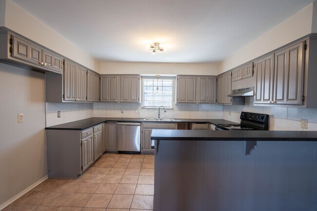 Building Photo - E 59th St Duplex
