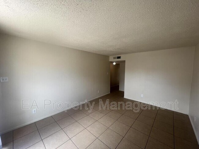 Building Photo - 545 Palomas Dr SE