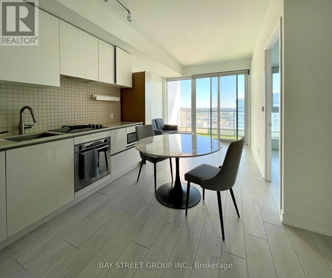 Photo du bâtiment - 5 Buttermill Ave.