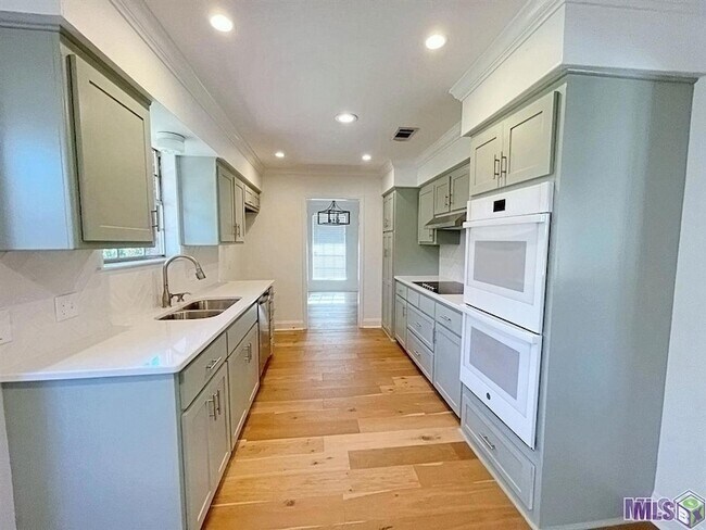 Foto del edificio - 10727 Danbury Dr