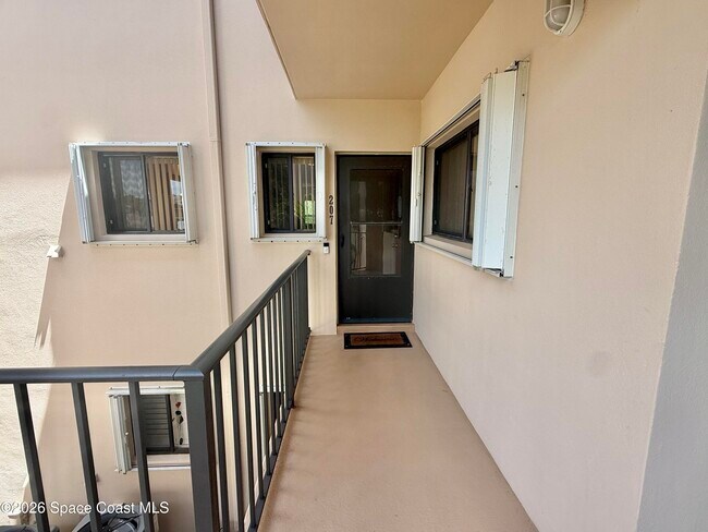 Building Photo - 6175 S Mirror Lake Dr