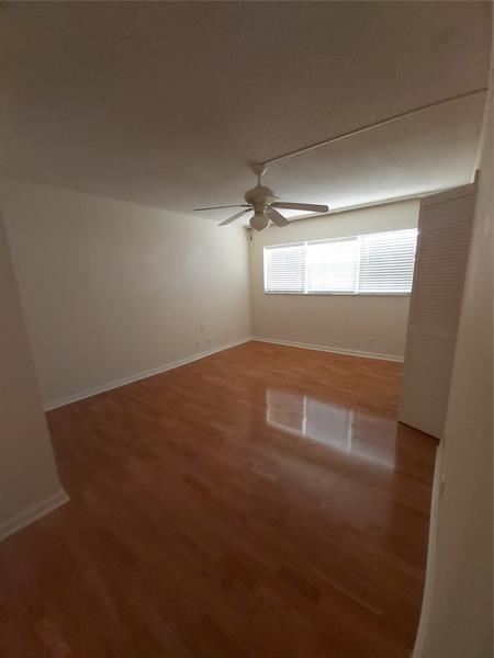 Foto principal - 3151 S Palm Aire Dr