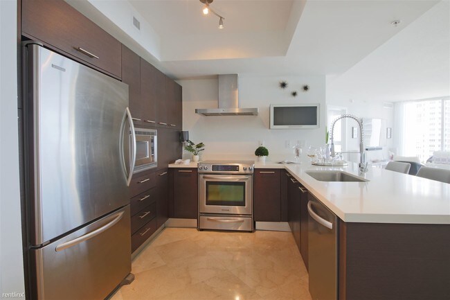 Building Photo - 3 br, 2 bath Condo - St Tropez