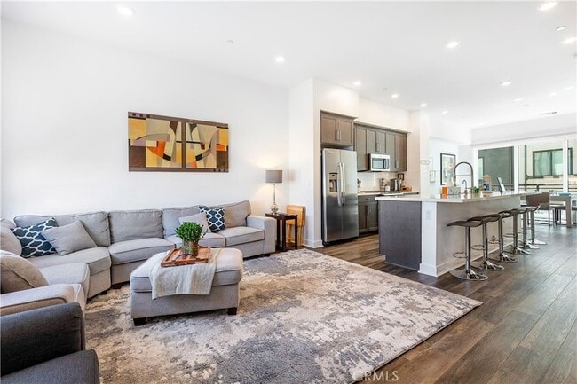 Foto del edificio - 279 W 8th St