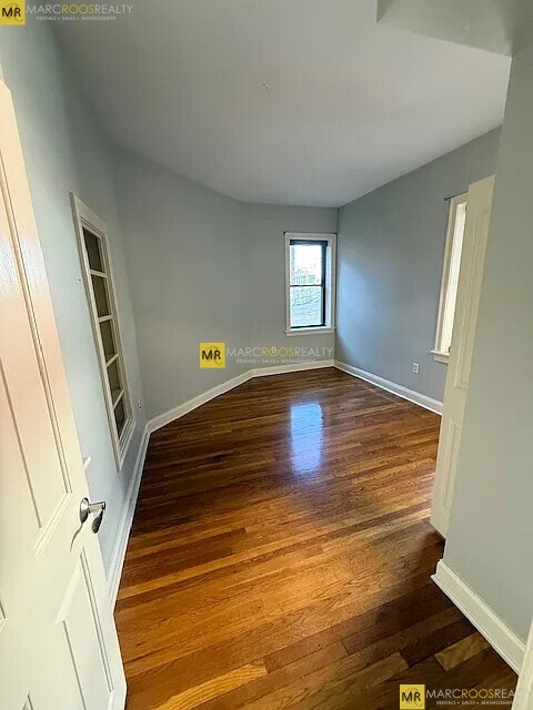 Building Photo - 7 Grove St