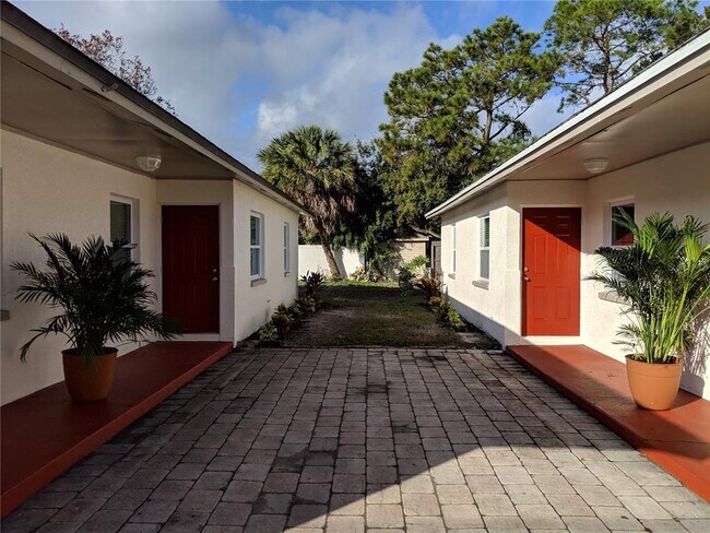 Foto del edificio - 6625 W Shore Cir