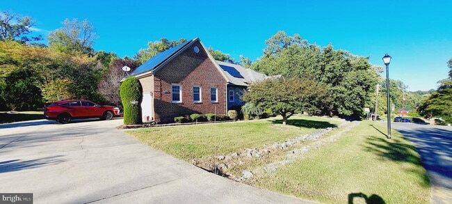 Building Photo - 9008 Doris Dr