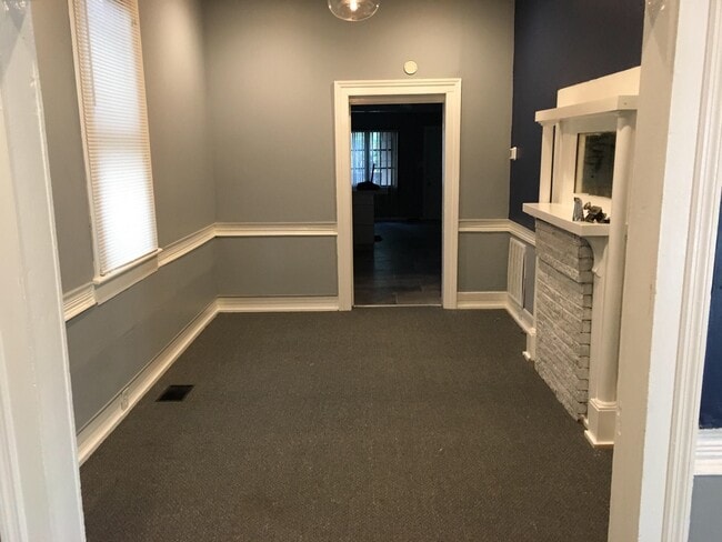 Building Photo - 514 W 38th St