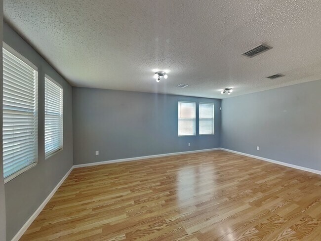 Foto del edificio - 3512 Clydesdale Dr