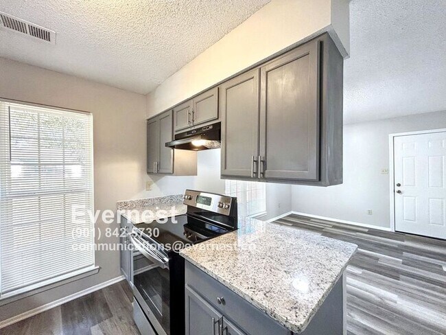 Foto del edificio - 6123 Kensington Cir