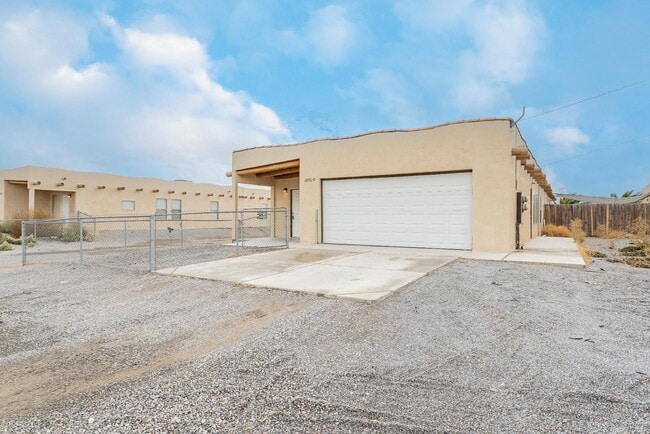 Building Photo - 1960 E Ambush St