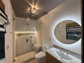 Building Photo - 920 SW 50th Ave