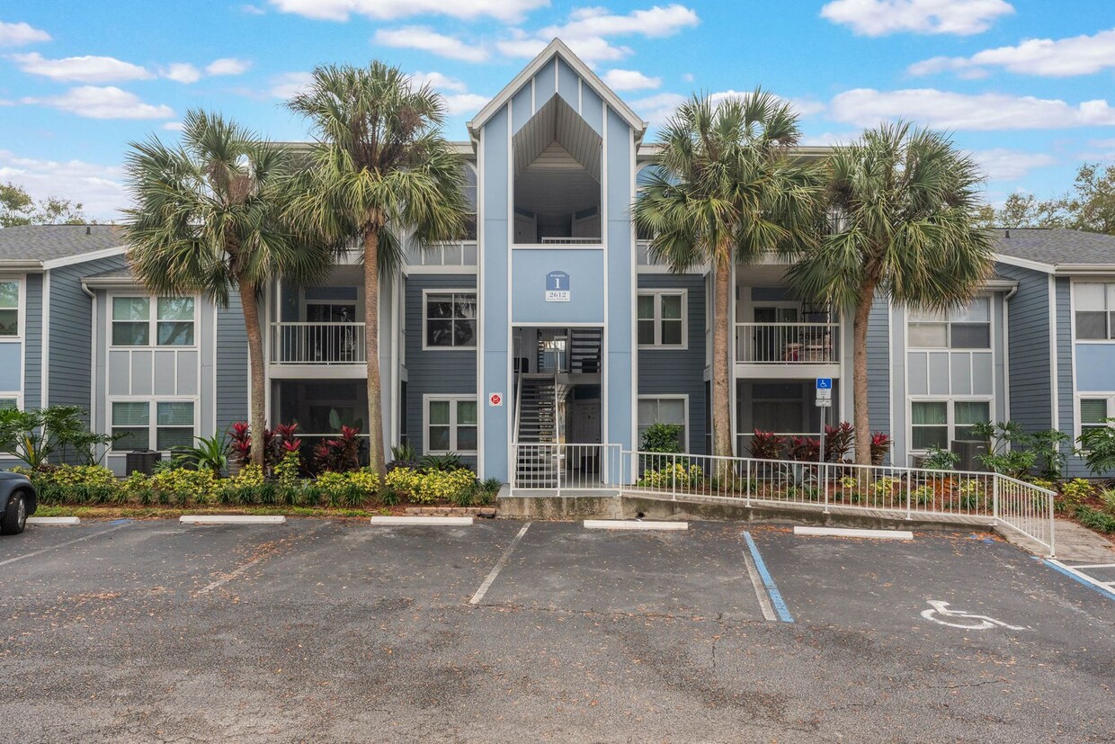 Foto principal - Beautiful LAKEFRONT Condo in Lake Mary ~ N...