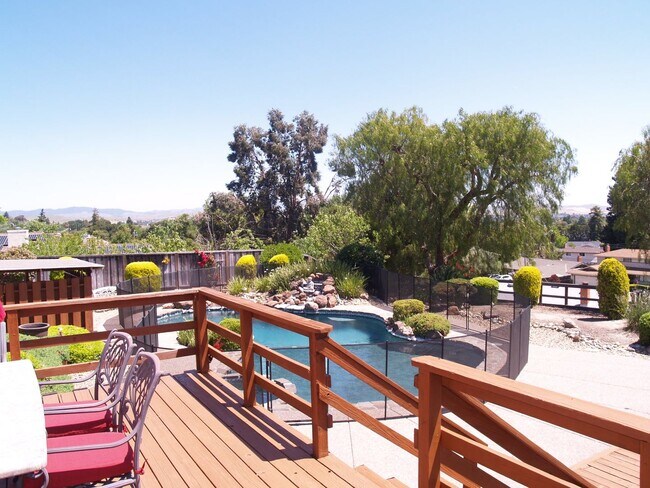 Building Photo - Beautiful West Dublin Home with Spectacula...