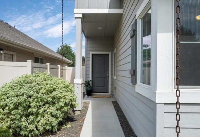 Building Photo - Beautiful North Meridian Home with Upgrade...