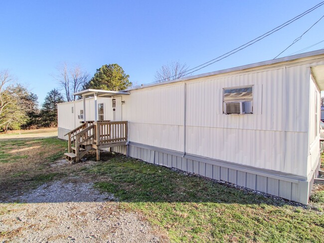 Building Photo - Close to downtown Pulaski!