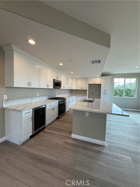 Foto del edificio - 7398 N Maple Ave