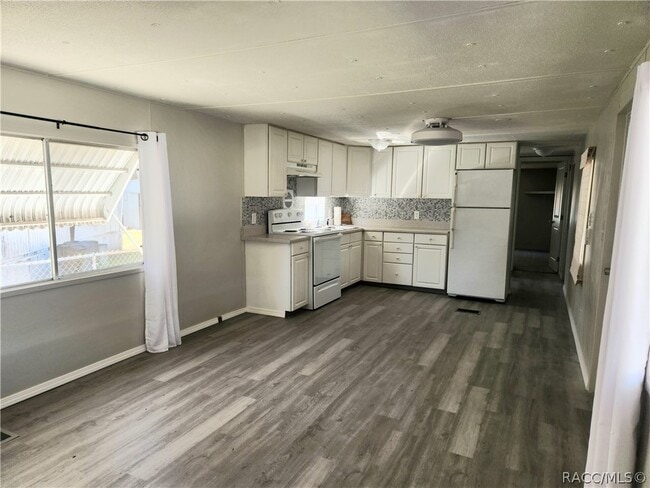 Building Photo - 922 S Sunfish Ave