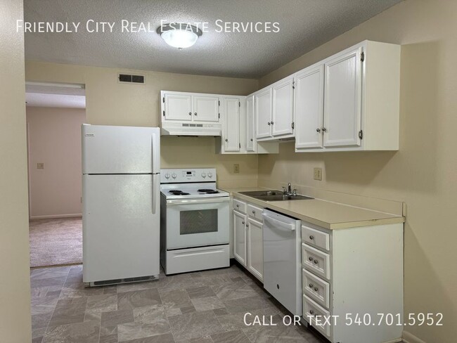 Building Photo - Move in Ready! 1 bedroom, 1 bath, Apartmen...