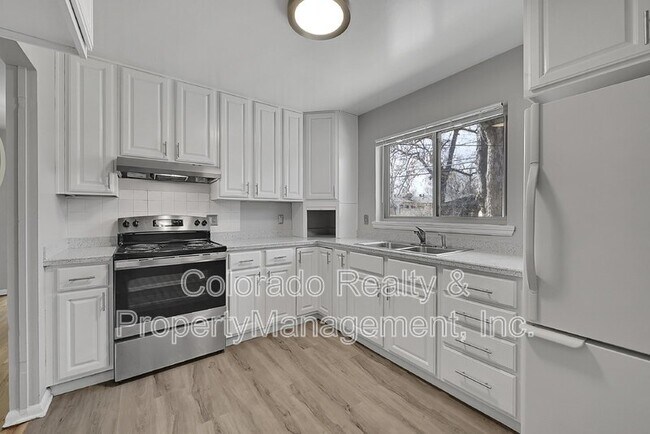 Building Photo - 861 S Holly St