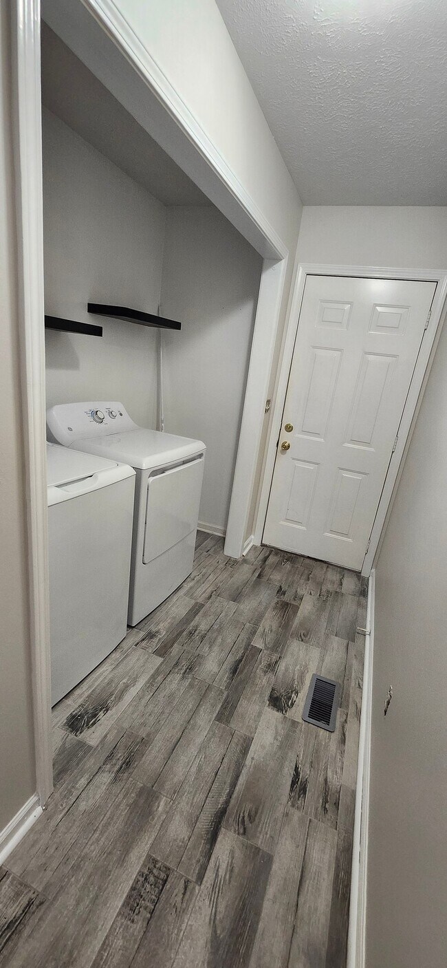 Foto del edificio - 2308 Forrest Fields Dr