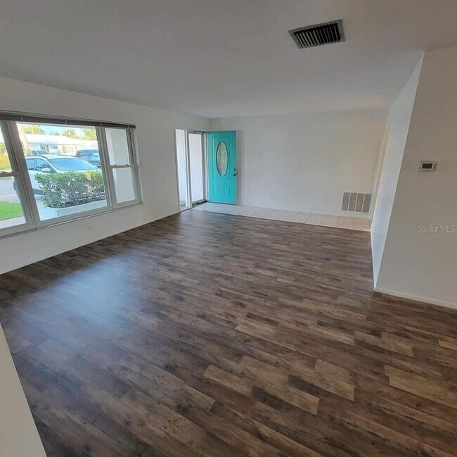 Building Photo - 4028 Mainlands Blvd N