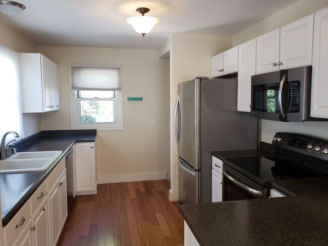 Foto del edificio - Recently Re-modeled 3 Bedroom Home!