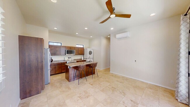 Foto del edificio - Beautiful View in the Oak Hills Estates - 2 bed 2 bath