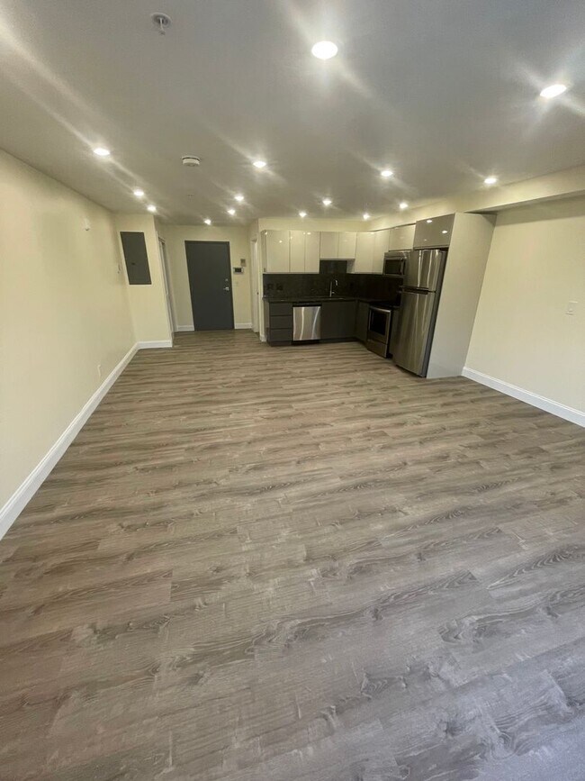 Foto del edificio - Huge updated studio the size of most 1 beds!!