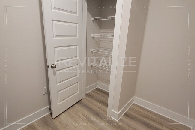 Building Photo - Modern 4BR/3BA Home Near Gulf Shores