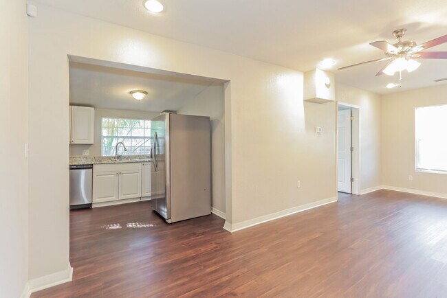 Foto del edificio - 606 N Vermont St
