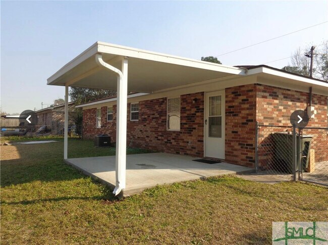 Foto del edificio - 242 Deerwood Dr
