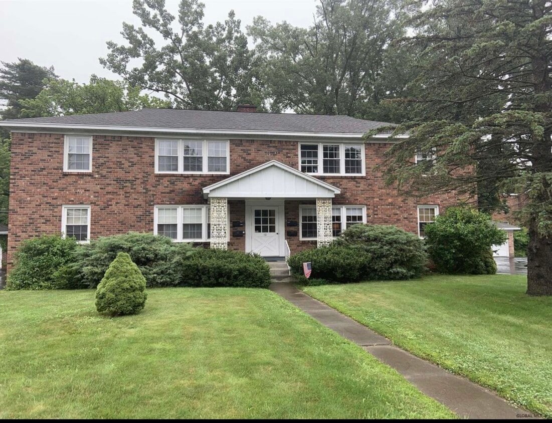 Primary Photo - 10 Kensington Ct