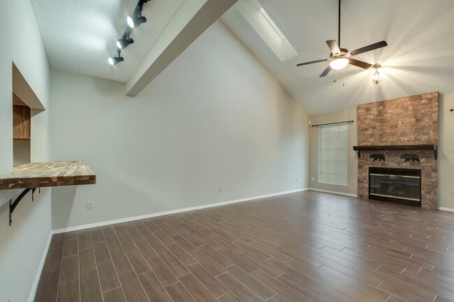 Building Photo - 205 Chota View Cir