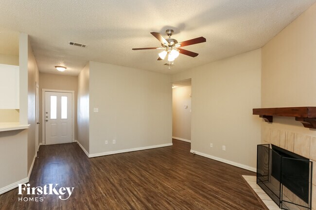 Foto del edificio - 805 Shadybrook Ln